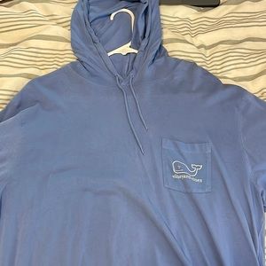 Men’s vineyard vines medium blue T-shirt hoodie performance